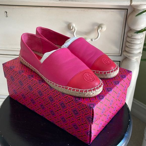Tory Burch Shoes - Tory Burch Color block Bright Azalea/Exotic Red Leather Flat Espadrilles 7.5 NWT